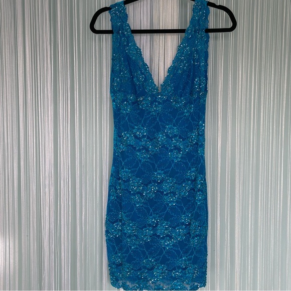 Marciano Beaded Lace Dress NWOT - Picture 16 of 17